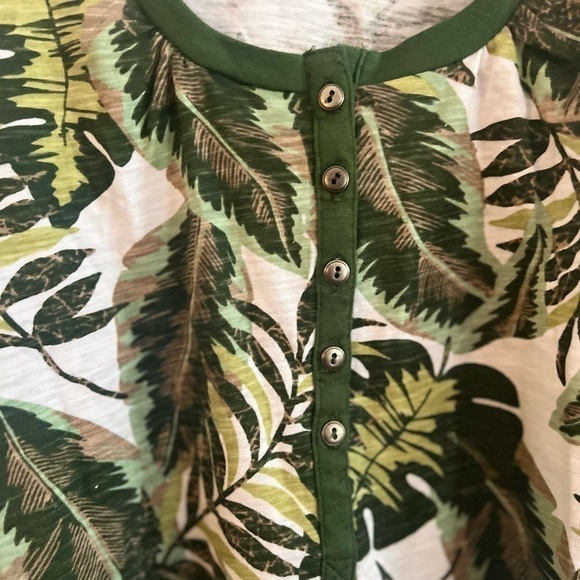 woman within 1X 22/24 Shirt Blouse 1/4 Button Green White Leafy Beach Resort NWT - Picture 4 of 4